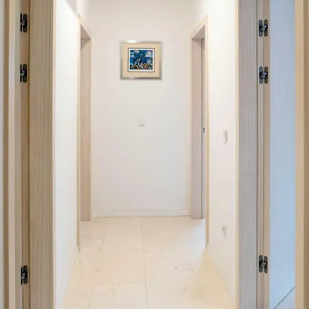 Three Bedroom With Sea View And Balcony Povljana