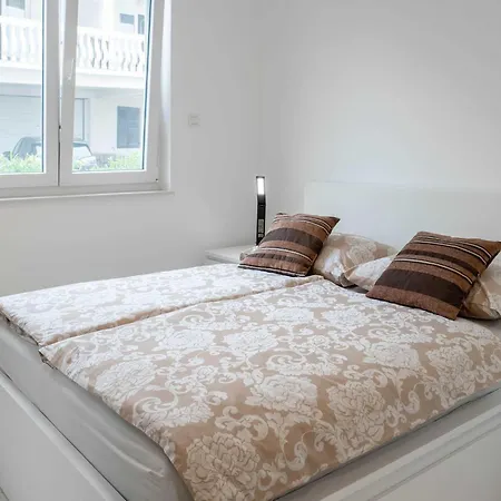 Apartman Three Bedroom With Sea View And Balcony *