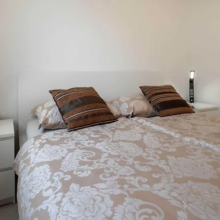 Three Bedroom With Sea View And Balcony Apartman Povljana
