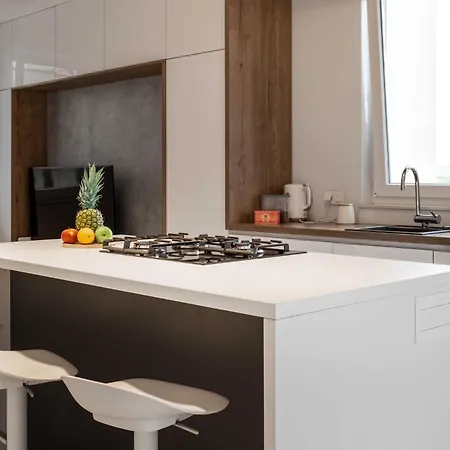 Apartman Three Bedroom With Sea View And Balcony